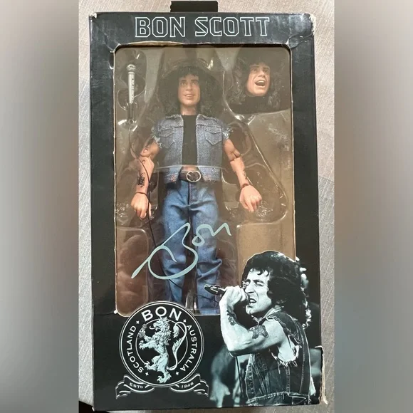 Rockstar Action Figure with Accessories - Picture 6 of 7